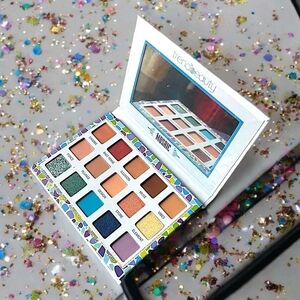 TRENDBEAUTY‎ Mosaic Eyeshadow Palette  Full Size New In Box Neutrals Shimmers